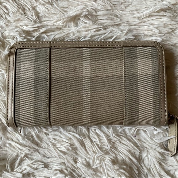 ◾️Vintage Burberry Beige Leather & Nova Check Long Ziparound Wallet - Picture 3 of 7